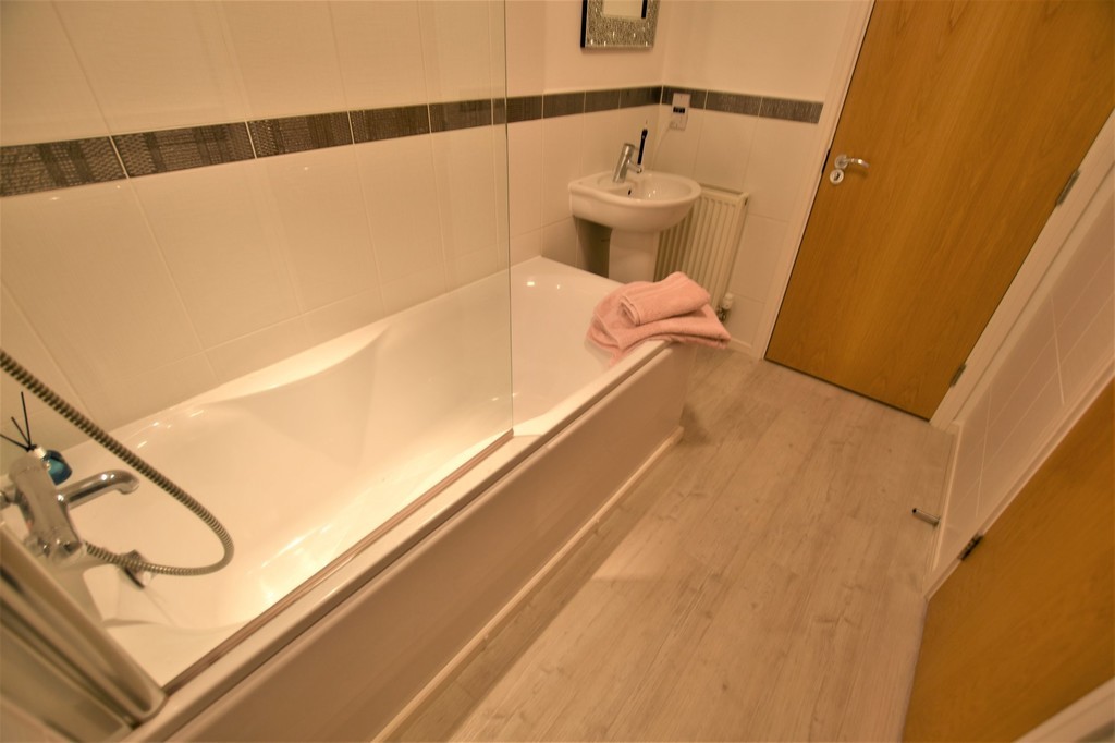 Images for Stoneclough Rise, Radcliffe, Manchester EAID:0c021585af0b9d676445b7c53ff3beb9 BID:1