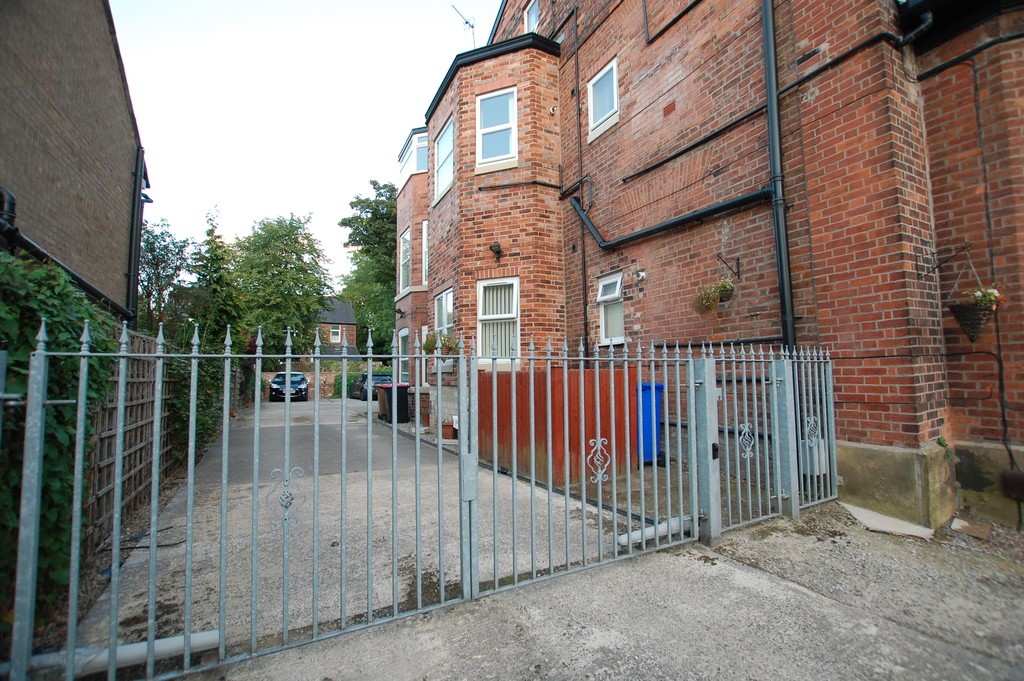 Images for Flat 2 30 Park Road EAID:0c021585af0b9d676445b7c53ff3beb9 BID:1