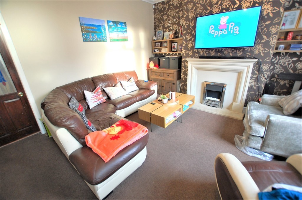 Images for Lord Street, Kearsley, Bolton EAID:0c021585af0b9d676445b7c53ff3beb9 BID:1