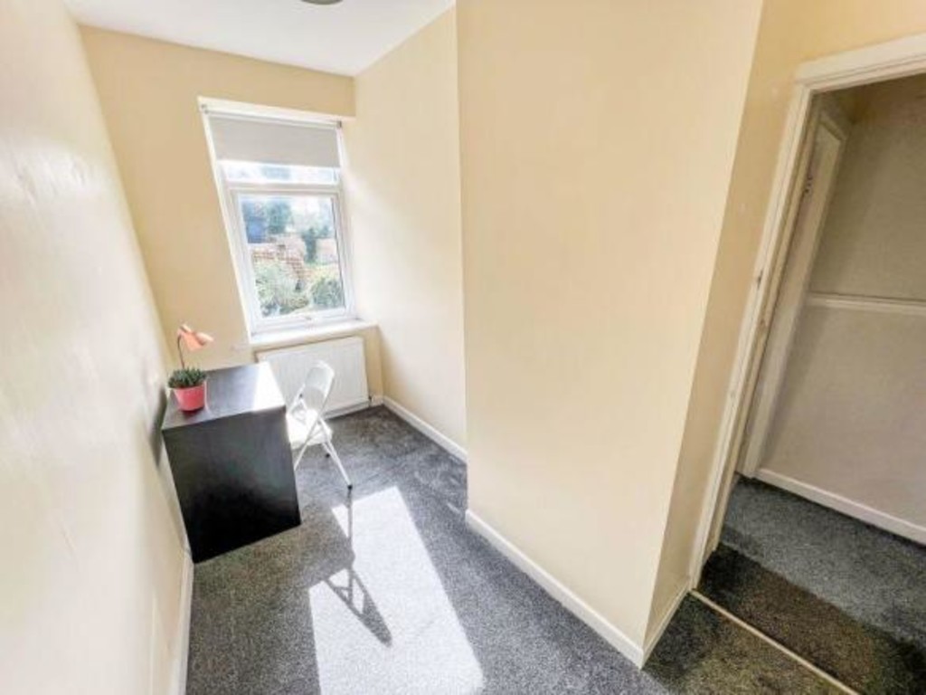 Images for Lostock, Bolton EAID:0c021585af0b9d676445b7c53ff3beb9 BID:1