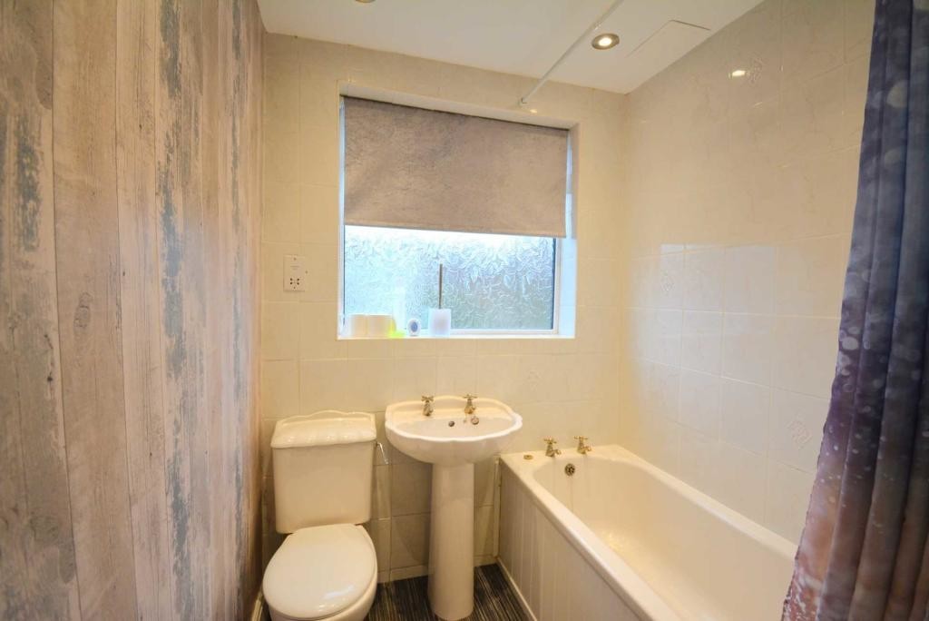 Images for Worsley, Manchester EAID:0c021585af0b9d676445b7c53ff3beb9 BID:1