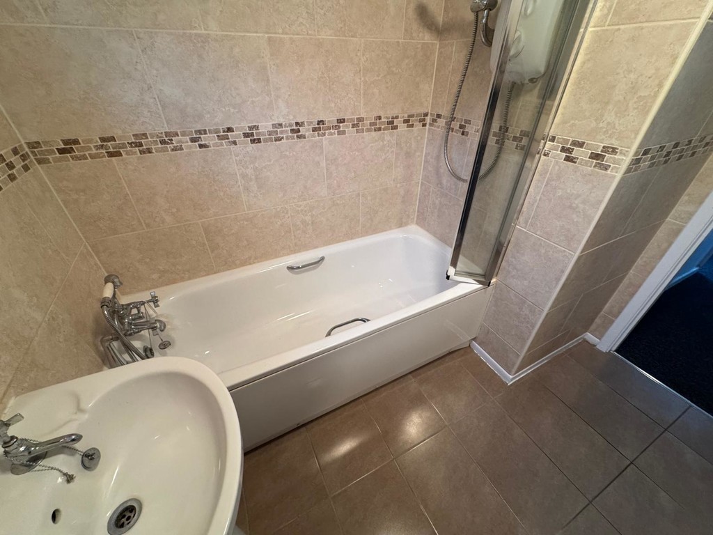 Images for Lostock, Bolton EAID:0c021585af0b9d676445b7c53ff3beb9 BID:1