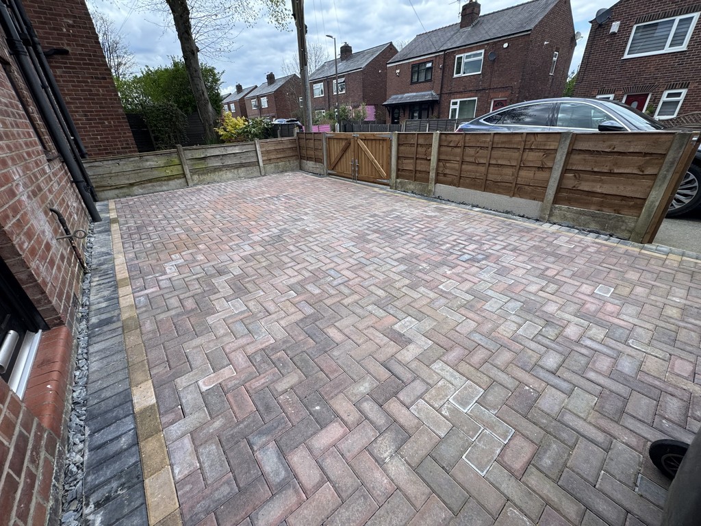 Images for Coronation Street, Swinton, Manchester EAID:0c021585af0b9d676445b7c53ff3beb9 BID:1