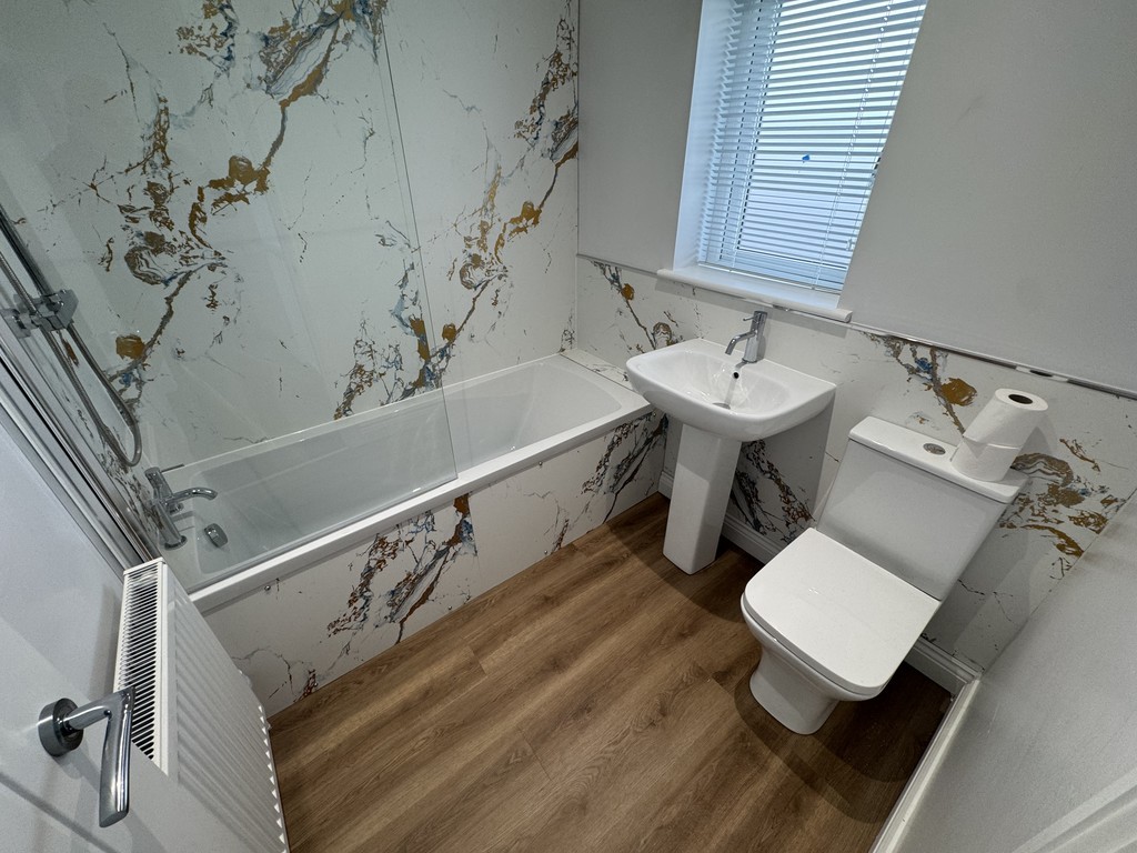 Images for Coronation Street, Swinton, Manchester EAID:0c021585af0b9d676445b7c53ff3beb9 BID:1