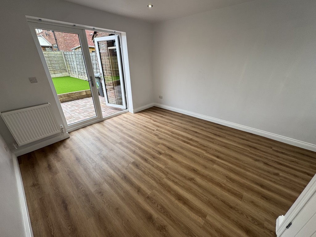 Images for Coronation Street, Swinton, Manchester EAID:0c021585af0b9d676445b7c53ff3beb9 BID:1