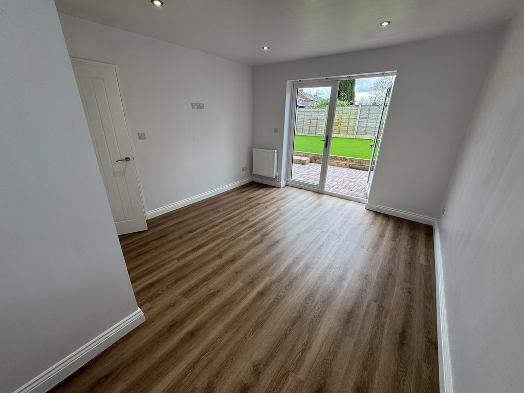 Images for Coronation Street, Swinton, Manchester EAID:0c021585af0b9d676445b7c53ff3beb9 BID:1