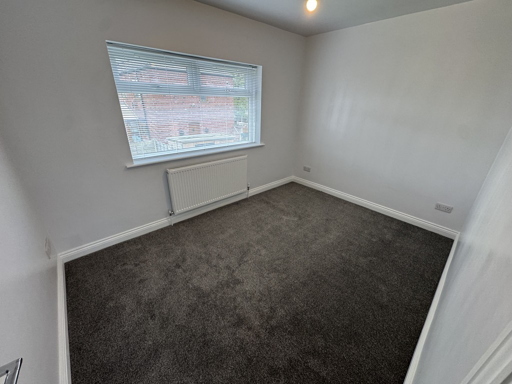 Images for Coronation Street, Swinton, Manchester EAID:0c021585af0b9d676445b7c53ff3beb9 BID:1